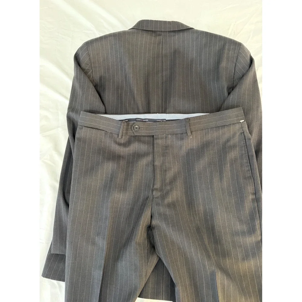 Tommy Hilfiger Mens 100% Wool Pinstripe Suit Charcoal Grey 2 Piece Blazer Pants